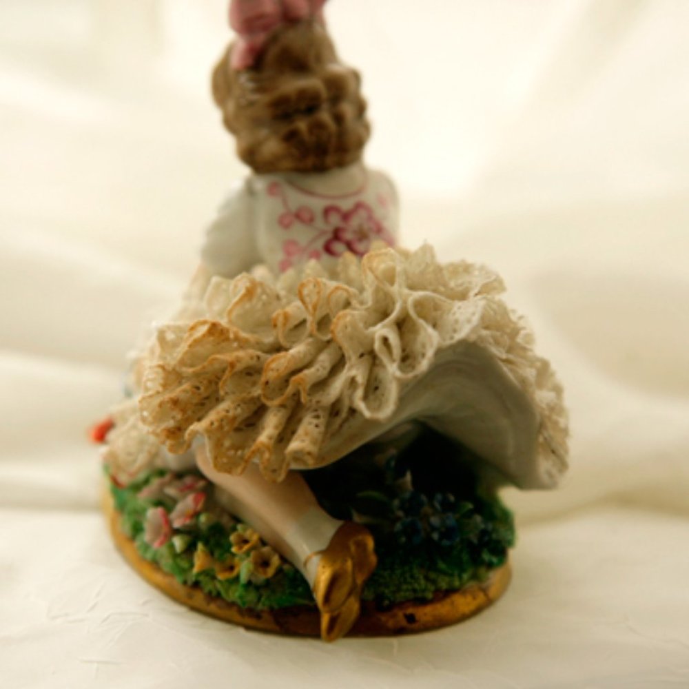 Antique 1910 Sitzendorf Figurine Porcelain German Fine Art w Dripped Lace - Picture 6 of 8